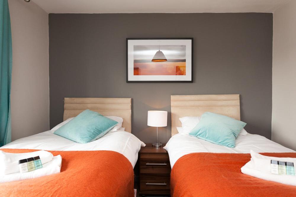Apartment Comfortable Contractor House Gatwick: Sleeps 6+