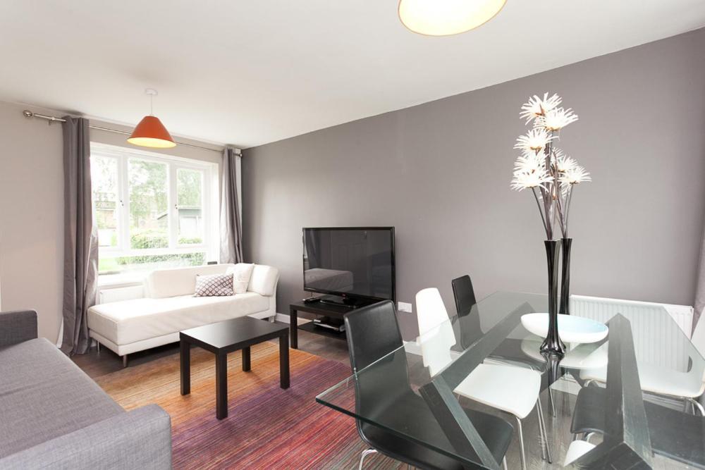 Apartment Comfortable Contractor House Gatwick: Sleeps 6+ *