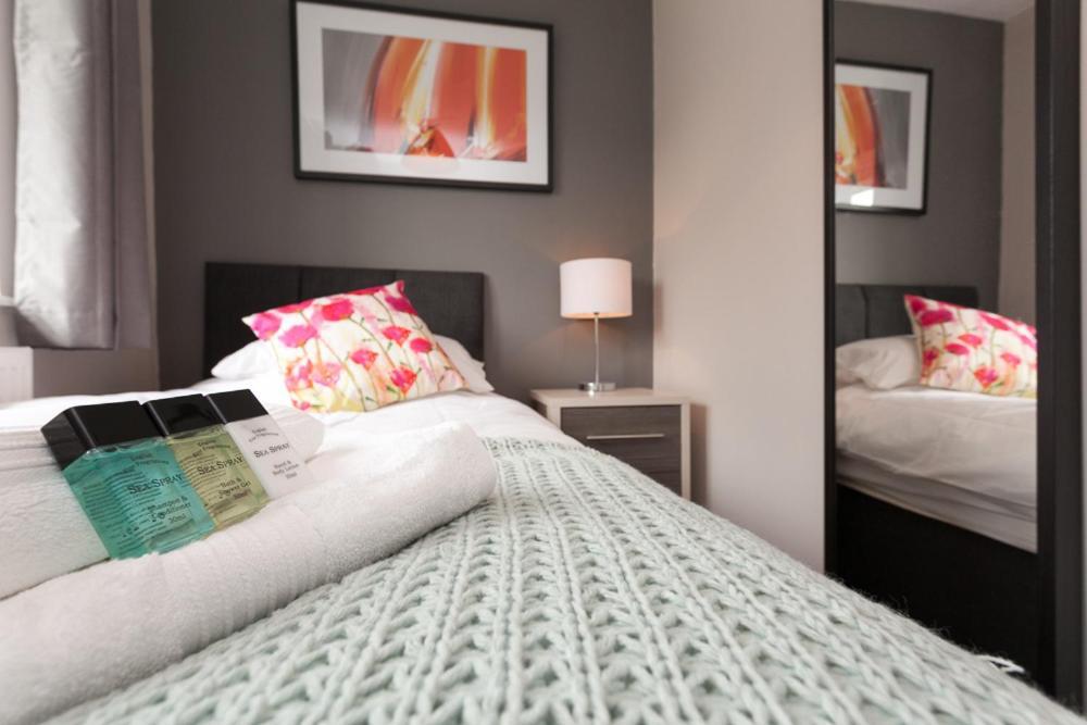 Apartment Comfortable Contractor House Gatwick: Sleeps 6+